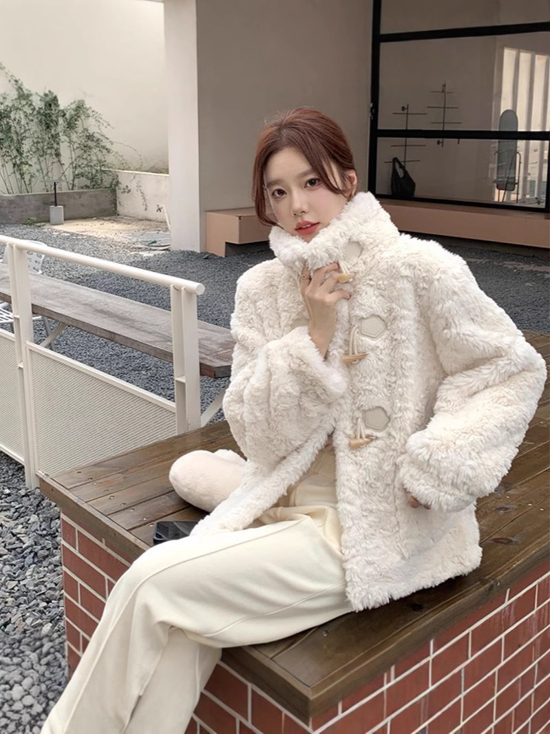 2025年冬新作 模造ウサギ毛皮コート レディース 韓国風 ゆったり ホーンボタン ラムウール風 おしゃれ 模造毛皮コート