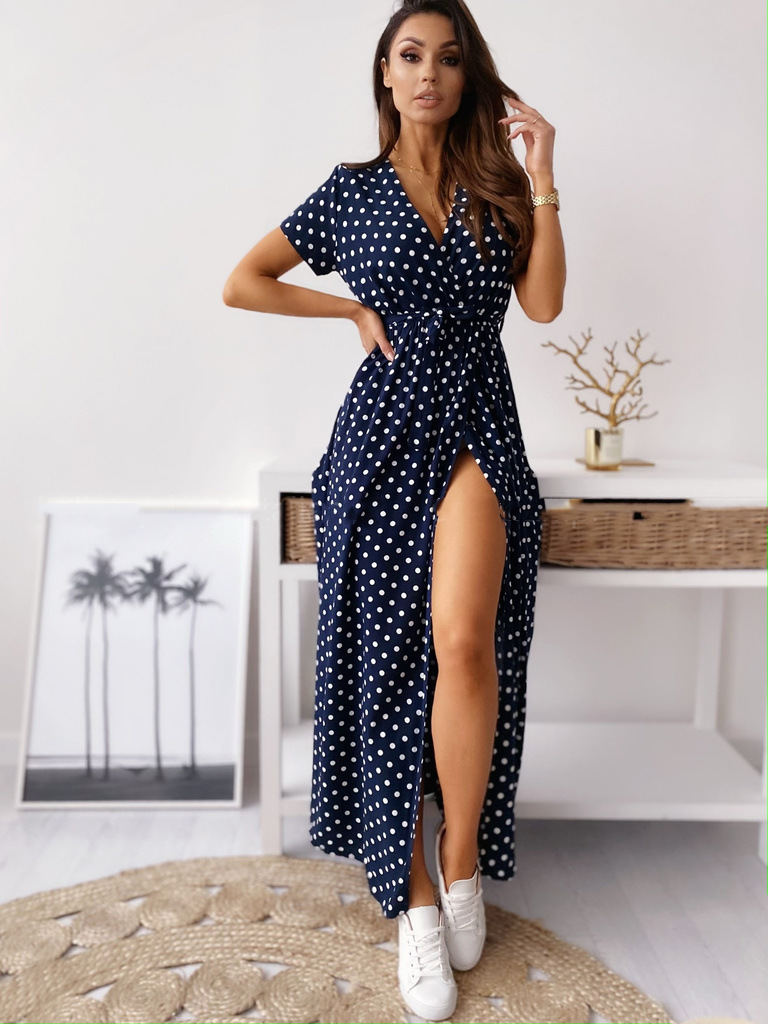 Robe d'été chic à pois – Fluide et féminine avec un imprimé d'inspiration vintage. Une élégance intemporelle avec une touche ludique._voghion.com