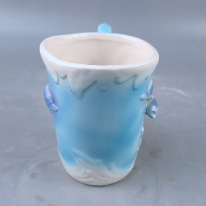 Delfín en relieve fresco creativo bajo vidriado pintado a mano ballena tridimensional pez globo animal marino cerámica taza de café