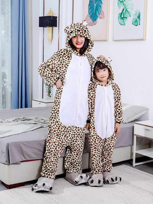Otoño e invierno de dibujos animados de una sola pieza animal ropa de hogar padre-hijo animal franela rendimiento ocio hogar entrega de una sola pieza al por mayor