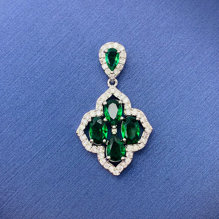 百種類のペンダントは心のままにファッションの経典を配合します。カップルの美しいペンダントは親友のアクセサリーを送ります。