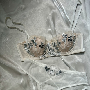 French-Style Embroidered Bunny Ears Bra Set for Women, Minimizing Large Busts, Gathering and Anti-Sagging, Ultra-Thin Molded Cup