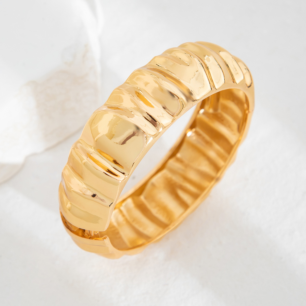 75g Weight Artificial Pearls Inlay Material Bangle Classification Alloy Chain Material Street Occasion Alloy Material Geometric Pattern Women's Gender Plating Design Retro, Exaggerated Style Retro Exaggerated Geometric Artificial Pearls Alloy Bangles Wholesale 10