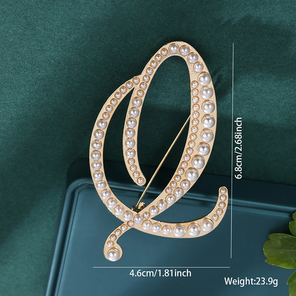 26 broches con letras en inglés de perlas, alfileres para ropa, decoraciones retro transfronterizas europeas y americanas, accesorios antiexposición para cuello