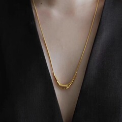 大衆デザインのシンプルなネックレスの手作りの木目のネックレスins博主気質の高級な冷たい風の中の長いタイプのアクセサリー