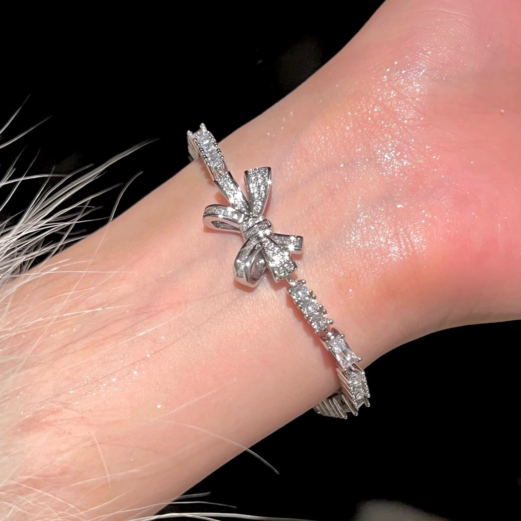 Pulsera de flores de metal transfronteriza europea y americana, nicho femenino, sentido de alta gama, pulsera simple y versátil, accesorios de joyería de lujo ligeros de moda