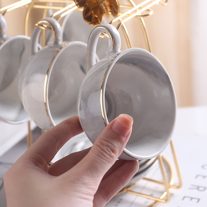 Luz de lujo taza de café traje de estilo europeo de alta apariencia taza y platillo taza de café de cerámica de alta gama exquisito juego de té de la tarde británica