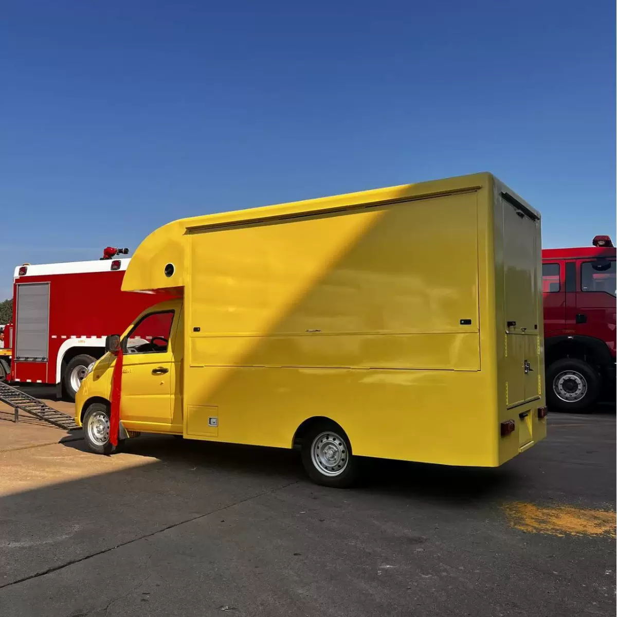 可上户烧烤炸串车热销早餐摆摊车 汽车厢式售货冷饮车 可上高速