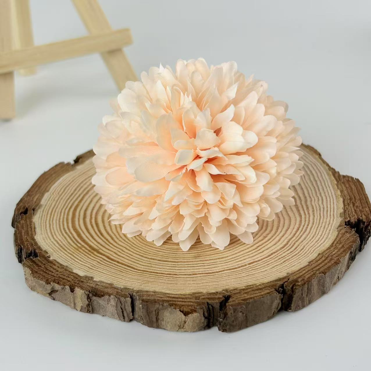 Simulación de flores de crisantemo al por mayor decoración de la sala de bodas accesorios de fotografía tela de seda de laceana flores de crisantemo