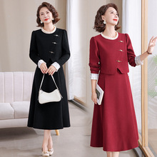 妈妈秋装新中式连衣裙洋气高贵2025新款中老年女春秋装假两件裙子