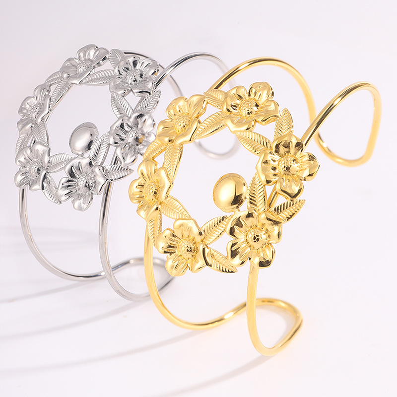 Brazalete de flores anchas de moda europea y americana no se desvanece abertura brazalete de acero de titanio se puede bañar brazalete exagerado al por mayor