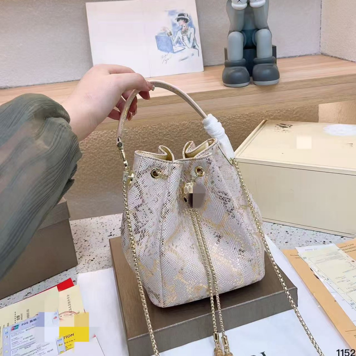 2025新款单肩水桶包大气中年妈妈单肩斜挎包轻奢气质蛇纹子母包潮