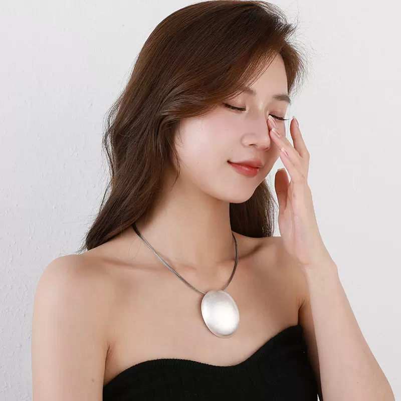 新款跨境专供欧美百搭时尚流行项链几何短链拉丝女式椭圆珠宝首饰