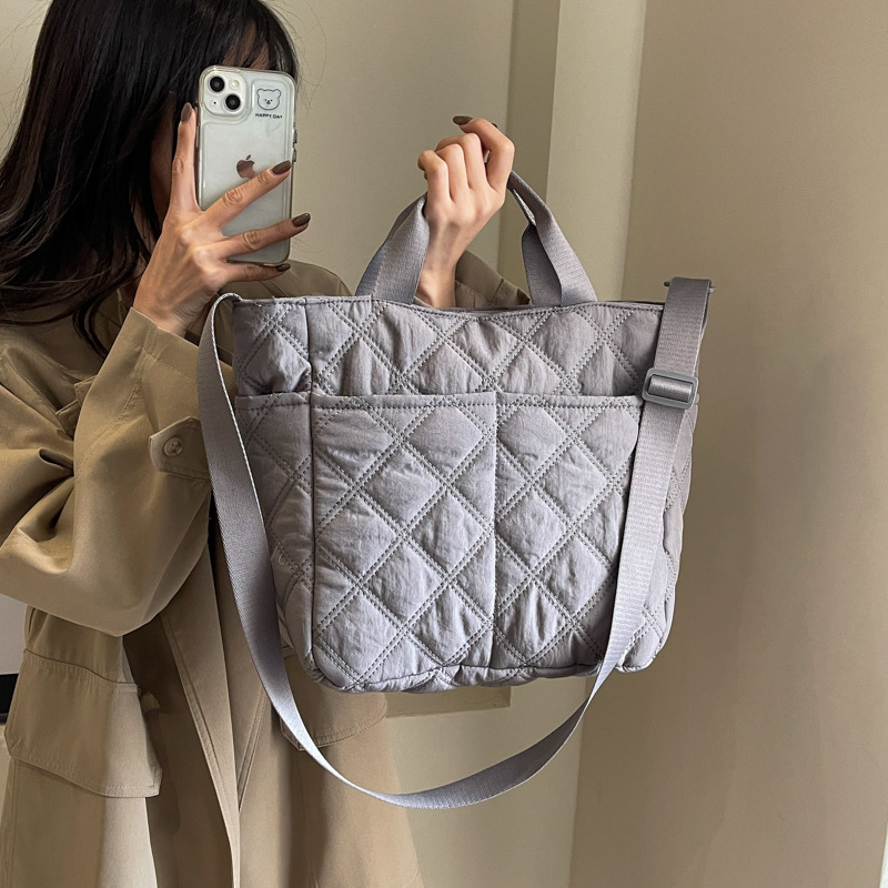 Bolso de mano rómbica bordado hilo de hombro bolsa de tela de nylon de gran capacidad bolsa de mensajero de clase de estudiante femenina bolso de viajero