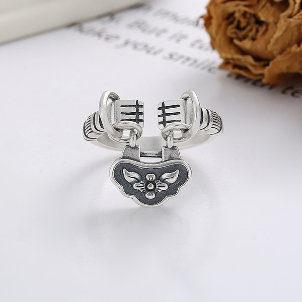 Retro ethnic trend protective amulet