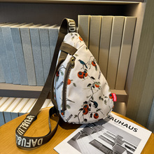 2025新款浅色斜挎包胸包轻便运动休闲包包牛津布百搭女士单肩包