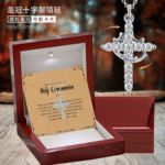 亚马逊爆款可旋转皇冠十字架项链女时尚高级感满钻锆石吊坠锁骨链
