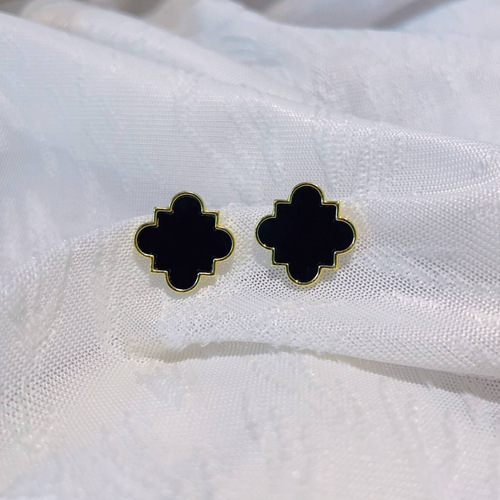 Cross-border steel needle black four-leaf clover earrings simple ear jewelry white mother-of-pearl temperament earrings Xiyin