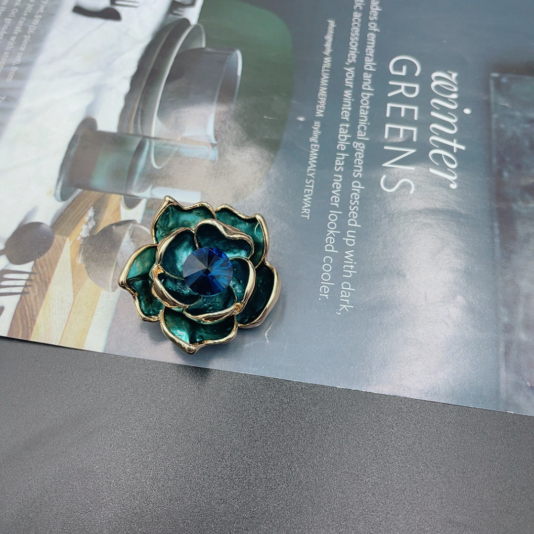 Small fragrant style high-grade peacock blue painting oil gem camellia flower brooch luxury enamel drop oil brooch wholesale
