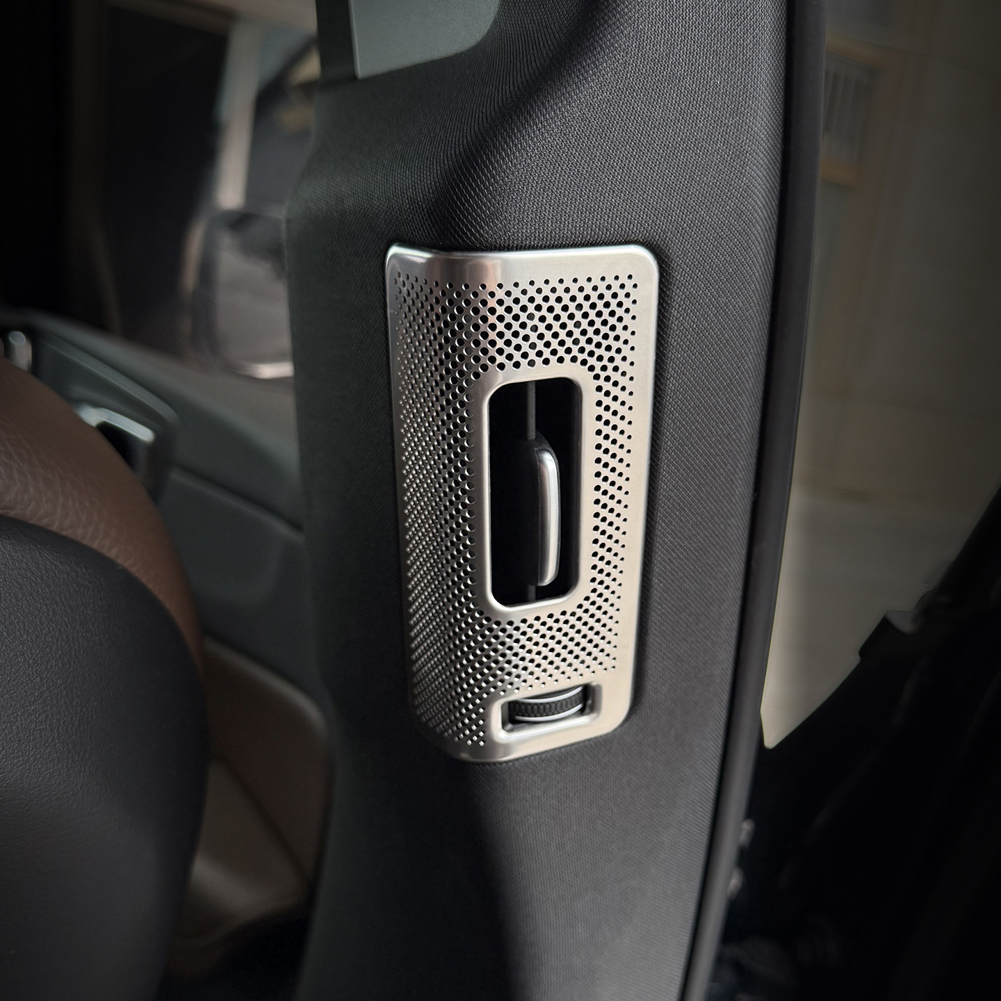 Suitable for Volvo Xc60Xc90S90V90 Center Column Air Outlet Protective Cover B-Pillar Dust Cover Decorative Sticker on Both Sides