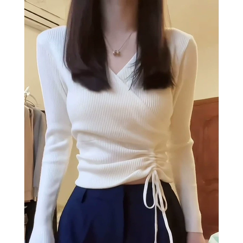 Женский трикотаж с V-образным вырезом, белый крест, осень-зима 2025, новая мода, сексуальный внутренний слой, высококачественный мягкий вощеный трикотаж