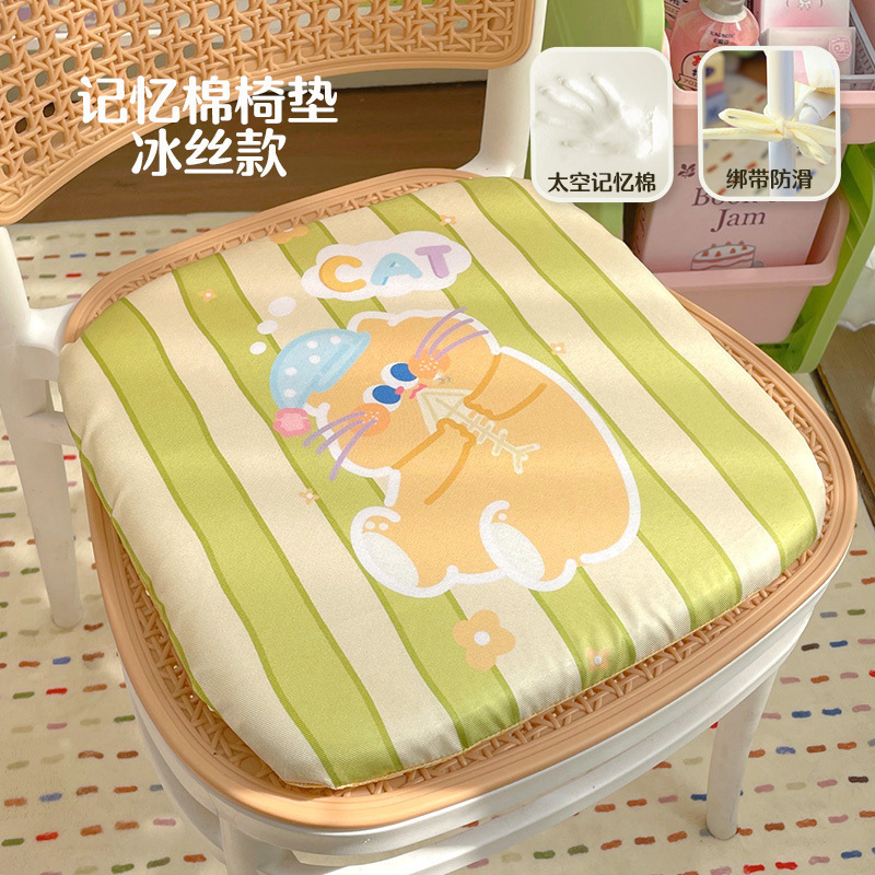 Balcón de la sala de estar del dormitorio con reposabrazos suaves, sofá de ocio para adultos, asiento y descanso, alegre mecedor.