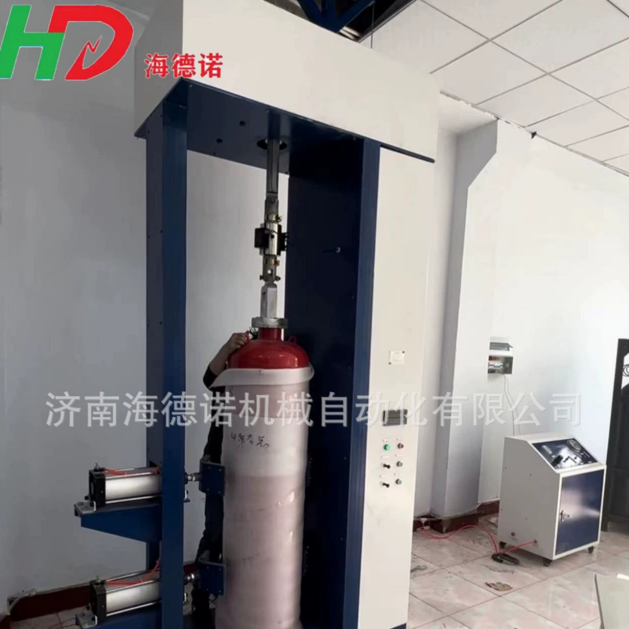 Автоматический зажимая, поворачивая, лить и нагружая затяжелитель клапана бутылки изготовителя Хйдено машины клапана бутылки