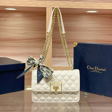 �羳؛Դ���QС���L���朗l����Ů2025�¿�r��б����μ�С����