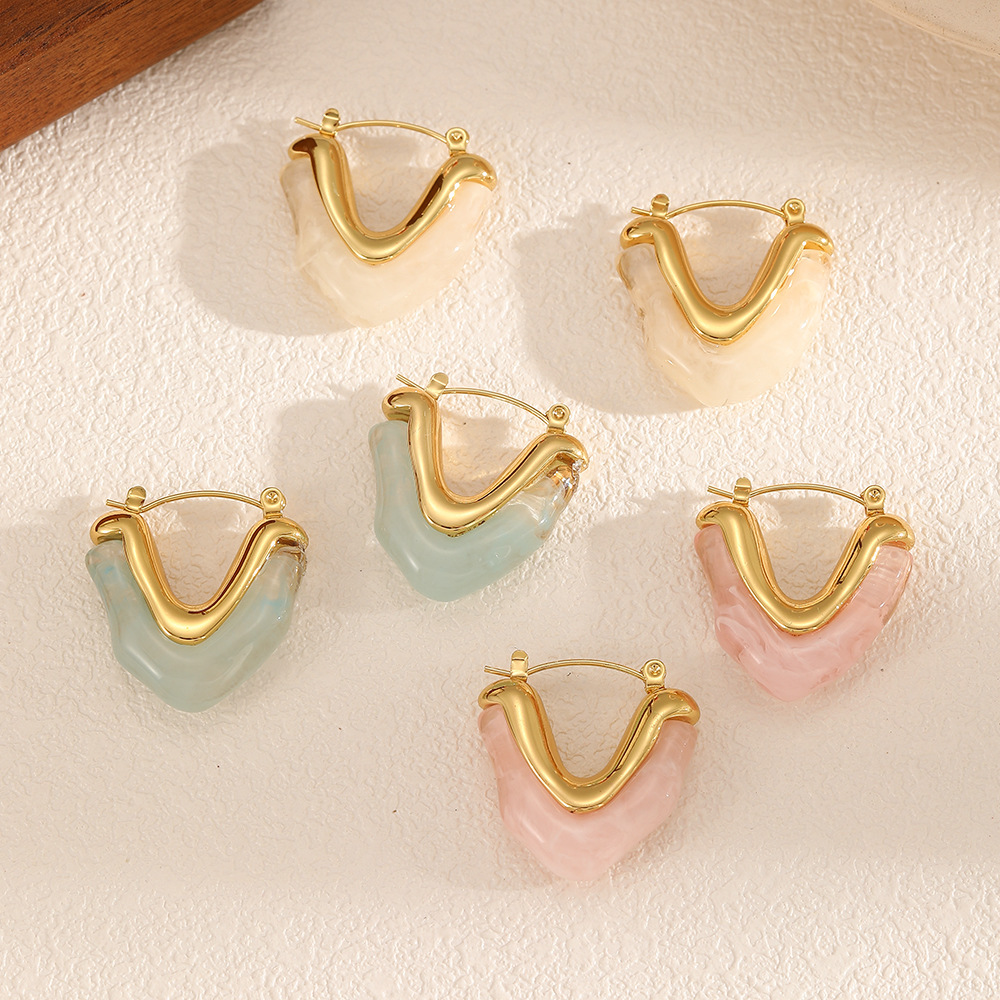 Pendientes de oreja de amor de resina de personalidad de Amazon Pendientes en forma de corazón de alta calidad simples y de moda Earring transfronterizo