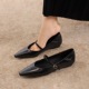 2182 minimalist style with a small pointed slope, paired with casual hundred shallow mouth evening shoes and a one-piece Mary Jane shoe