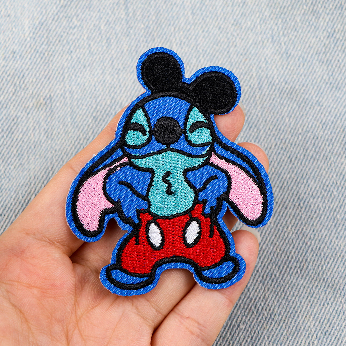 热销卡通蓝色粉色宝贝刺绣布贴补丁服装箱包辅料动画热熔胶背胶布