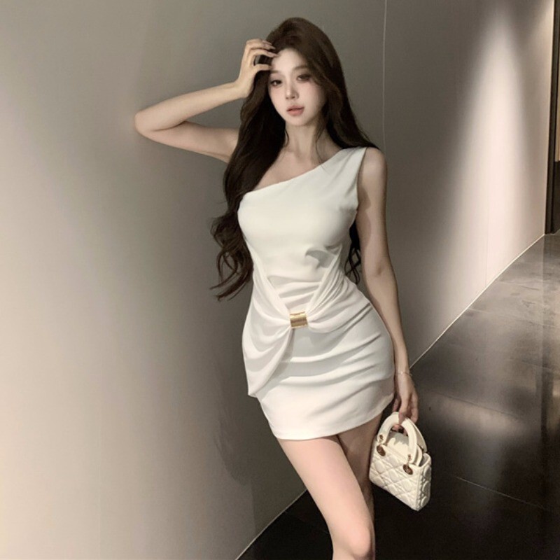 Sexy Pure Desire Style Slant-Neck One-Shoulder Strap Dress for Women, Summer Fashion, Elegant Waist-Cinching, High-End Feel, Bodycon Short Dress