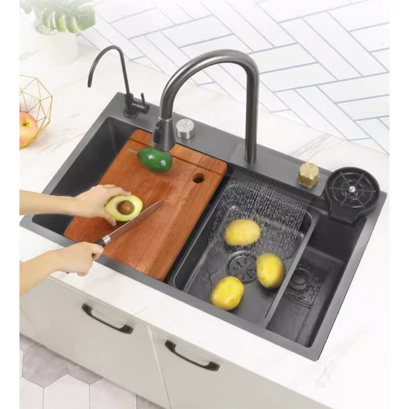 Cocina de acero inoxidable fregadero caliente y frío tire volar lluvia cascada salida de agua de tres modos de un solo agujero grifo del fregadero