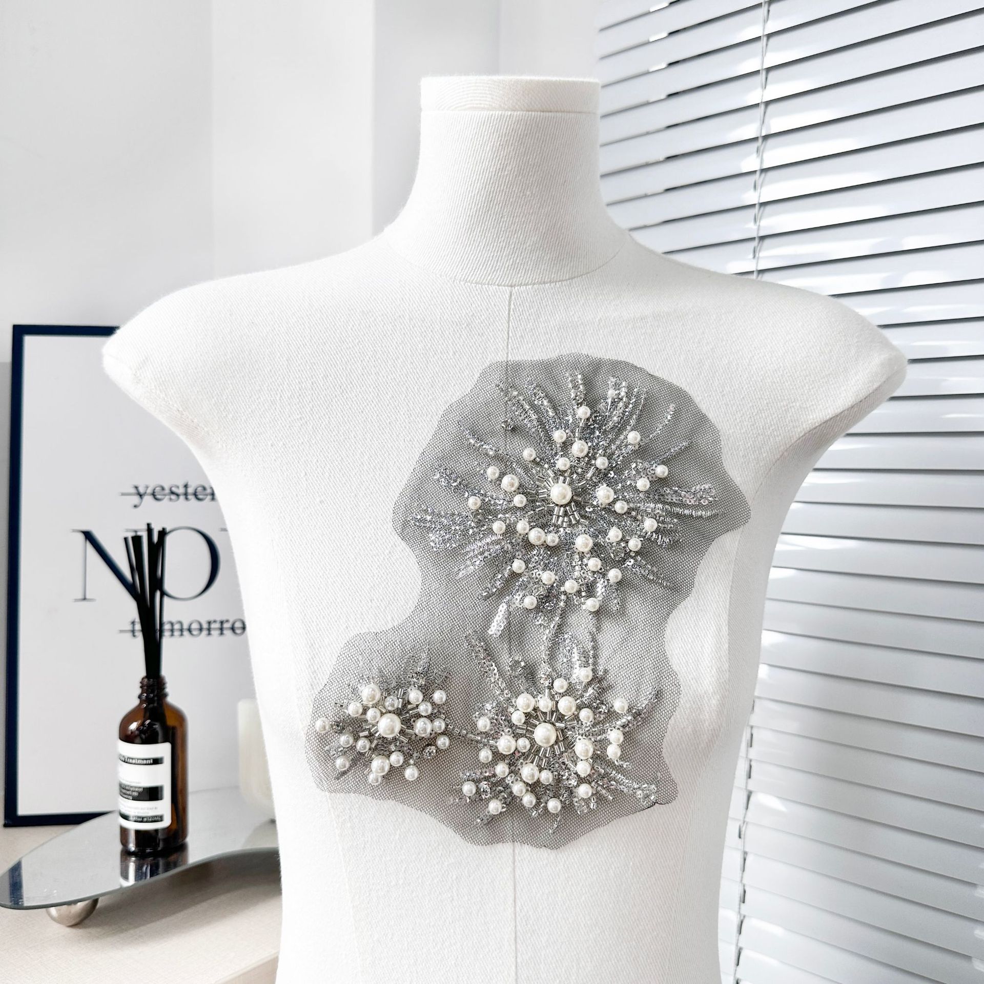 Industria pesada plata sequinilla perla tela de moda hecha a mano DIY ropa de mujer vestido camisa abrigo flores decorativas image 7
