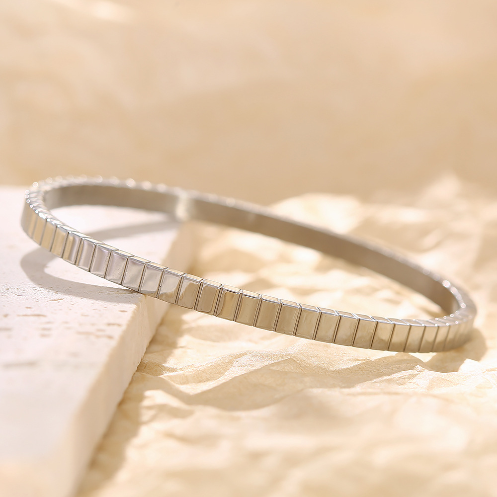 Women's Stackable Diamond Pattern Bangle In 18k Gold Plated Steel_voghion.com