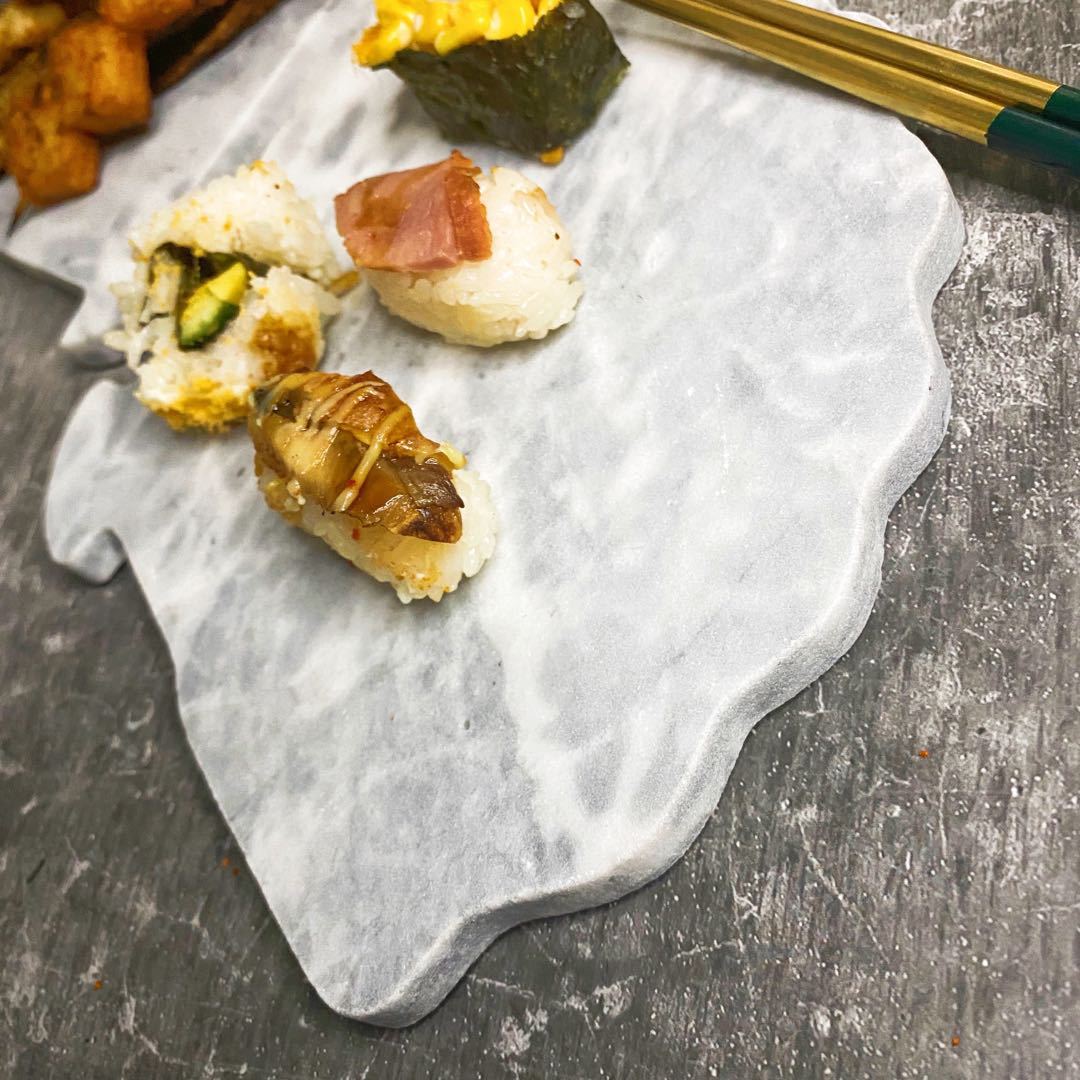 Europeo y americano en forma de abanico bandeja de mármol natural ins postre plato occidental plato de sushi japonés plato irregular