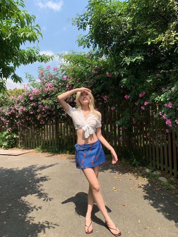 套装女2025夏季新款欲风绑带短款衬衫上衣高腰蓝色碎花半身裙潮|undefined