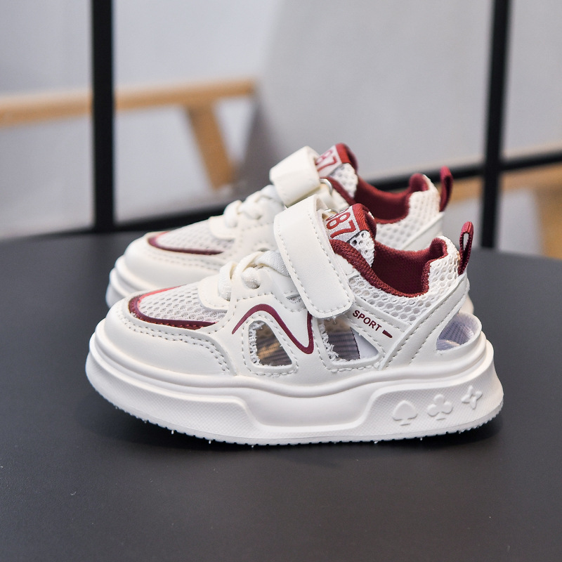 Sandalias infantiles verano 2026 nuevos zapatos infantiles ligeros suaves sandalias deportivas para niños de estilo universal zapatos de marcos para niñas