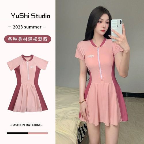 Women's 2025 New Style One-Piece Cover-Up Swimsuit for Chubby Girls in Large Size, Slimming and Conservative, Fashionable for Hot Springs