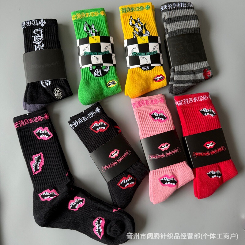 New autumn and winter Cro heart socks with striped letters, red lip graffiti, embroidered logo, towel sole, unisex sports trendy socks New autumn and winter Cro heart socks with striped letters, red lip graffiti, embroidered logo, towel sole, unisex sports trendy socks