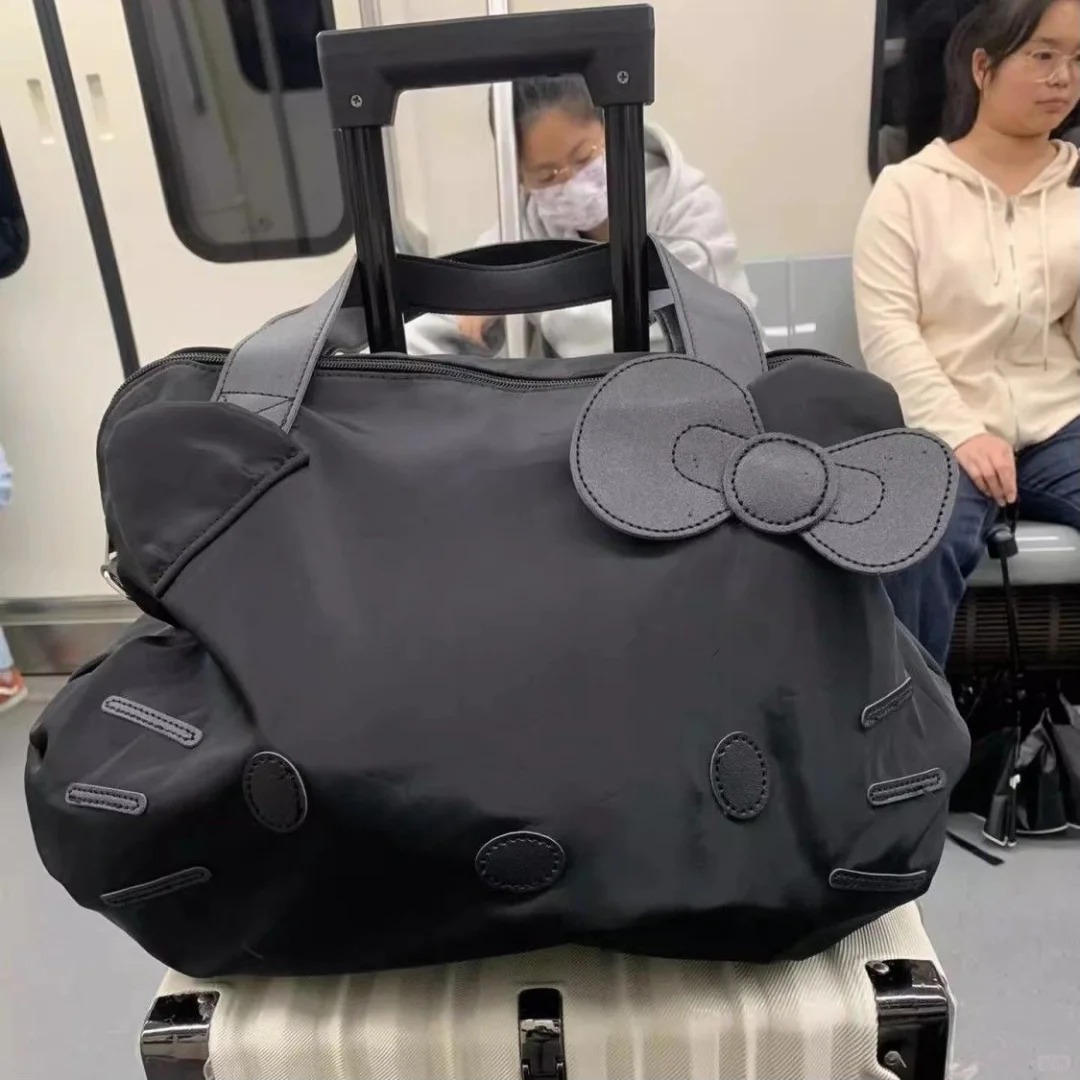 Universal capacious travel bag