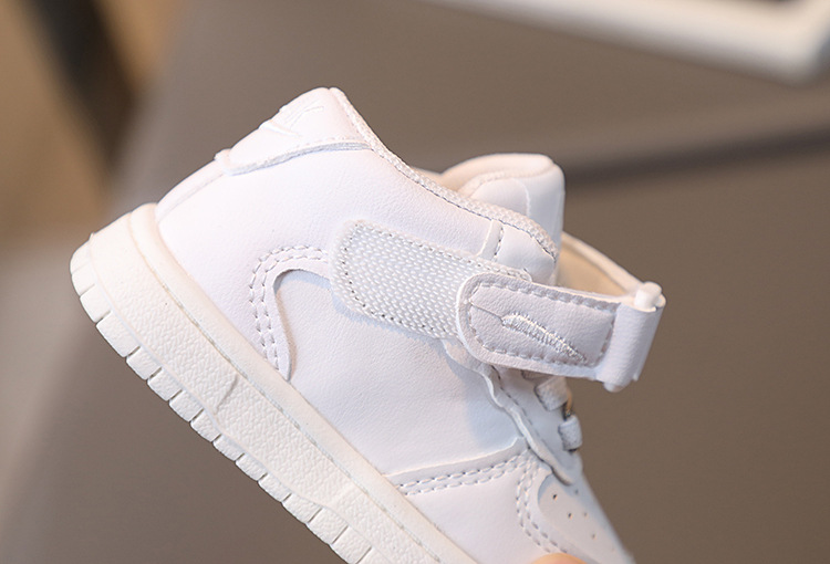 Vår och höst Nya sporter Pojkar High Top Board Girls Little White Korean Version Mode Basketskor för barn_voghion.com