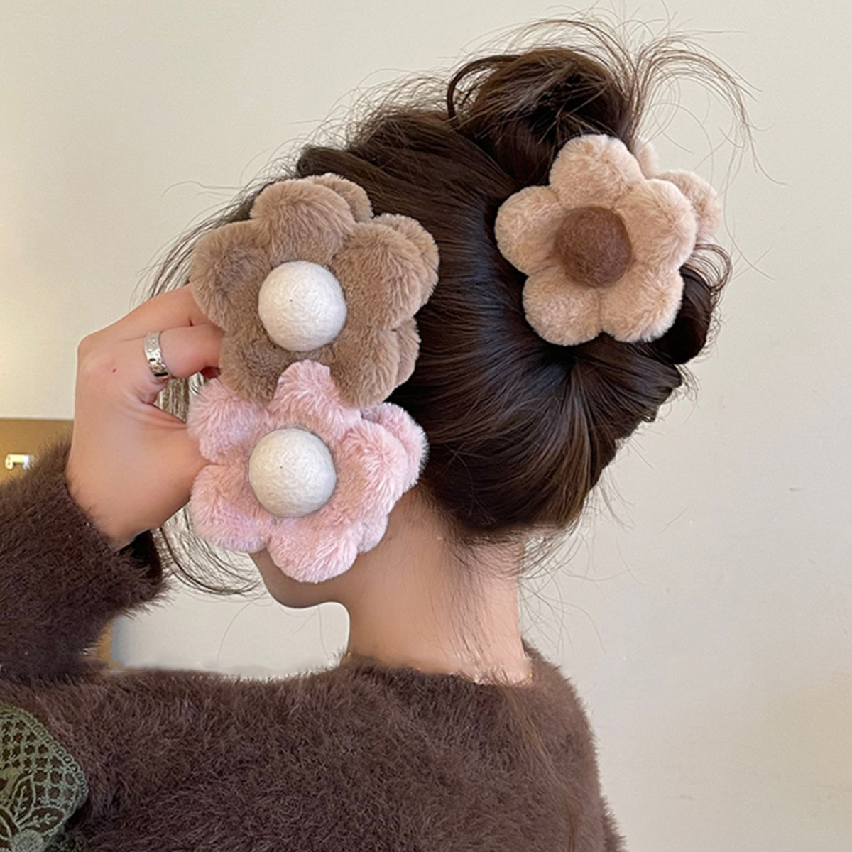 65g Weight Pastoral Flower Plush Hair Claws