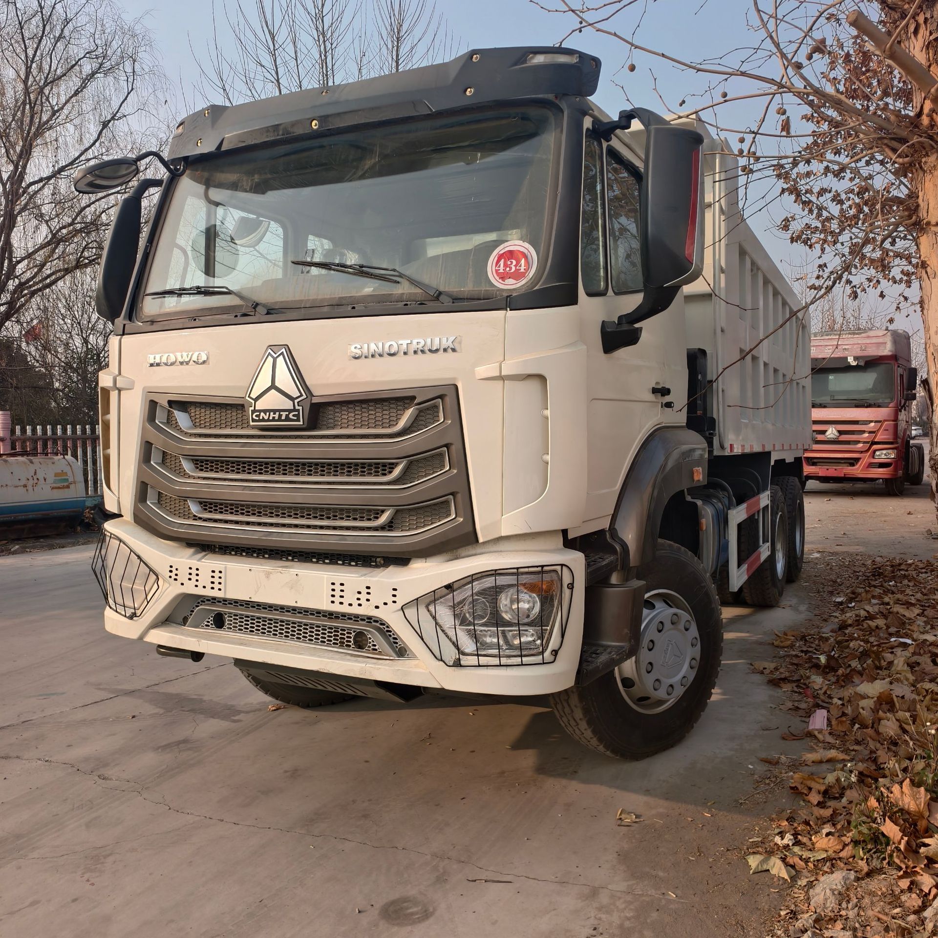 Cross-Border Export of Howo Nx6X4 Dump Trucks, 375 Horsepower, 371 Horsepower, Tipper Trucks, and Earthmoving Trucks Exported to the Middle East