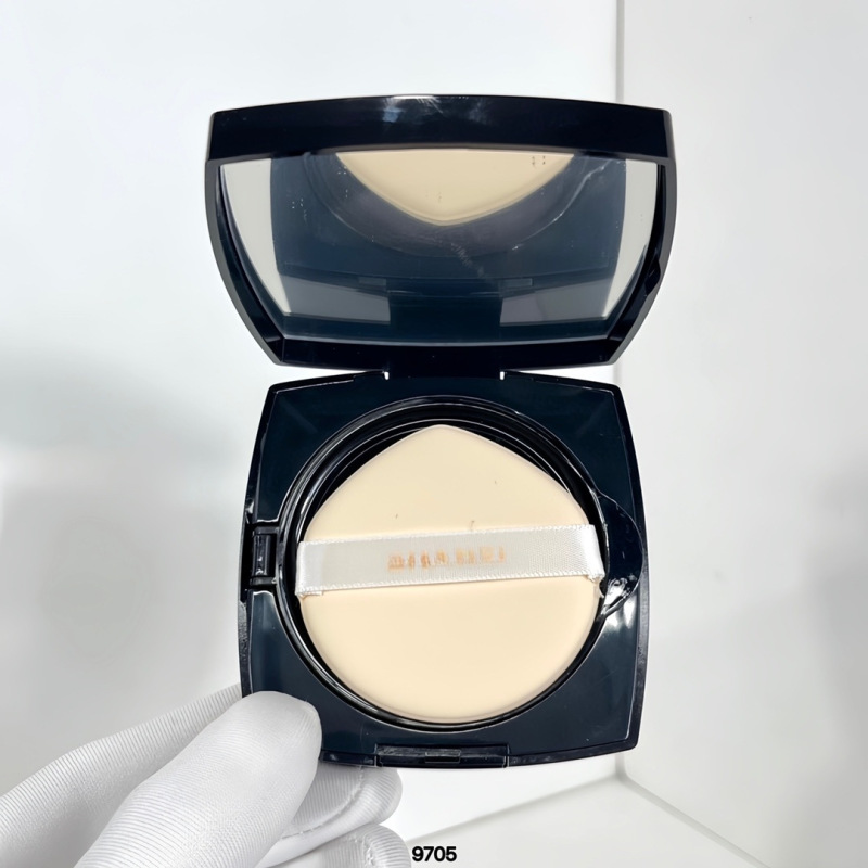 ビッグブランド人気卸売業者 Xiangjia Moisturizing Camellia スパークリングウォーター洗顔料 Camellia リキッドファンデーション ライトルースパウダー|undefined