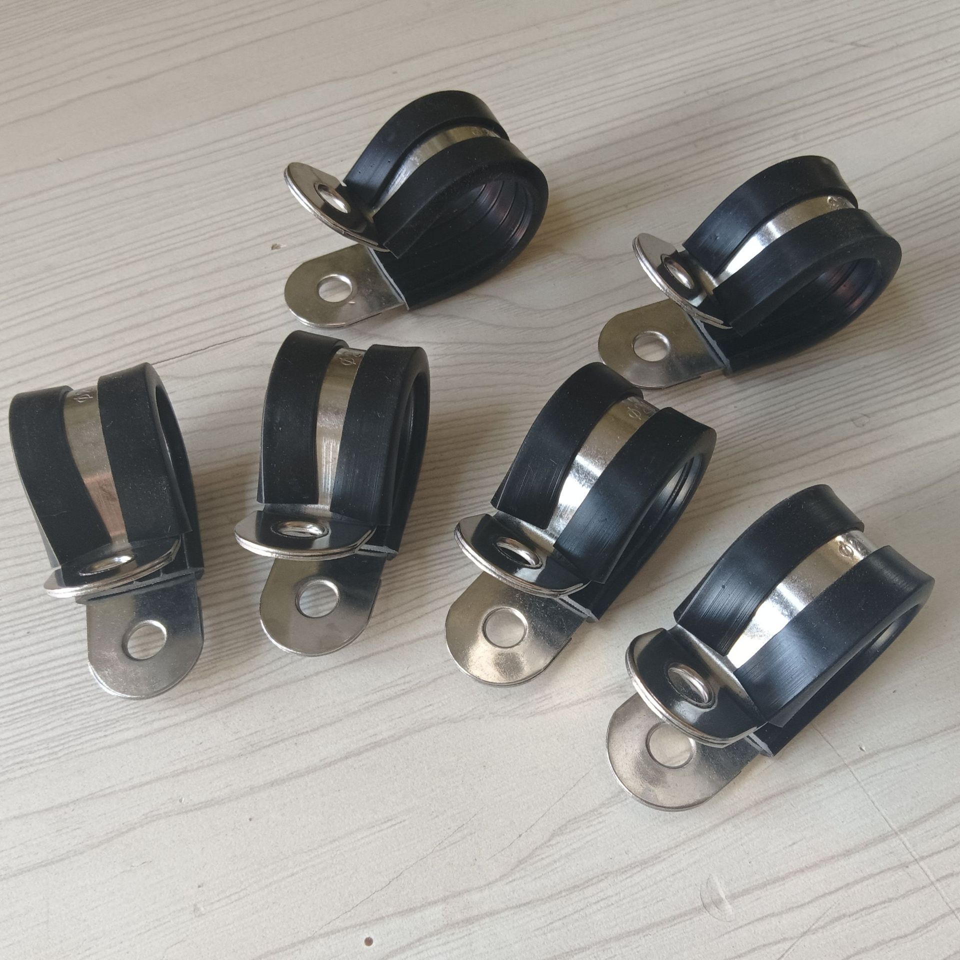 304双卯片R型管夹 福莱通不锈钢包胶管夹新能源线束固定夹16mm