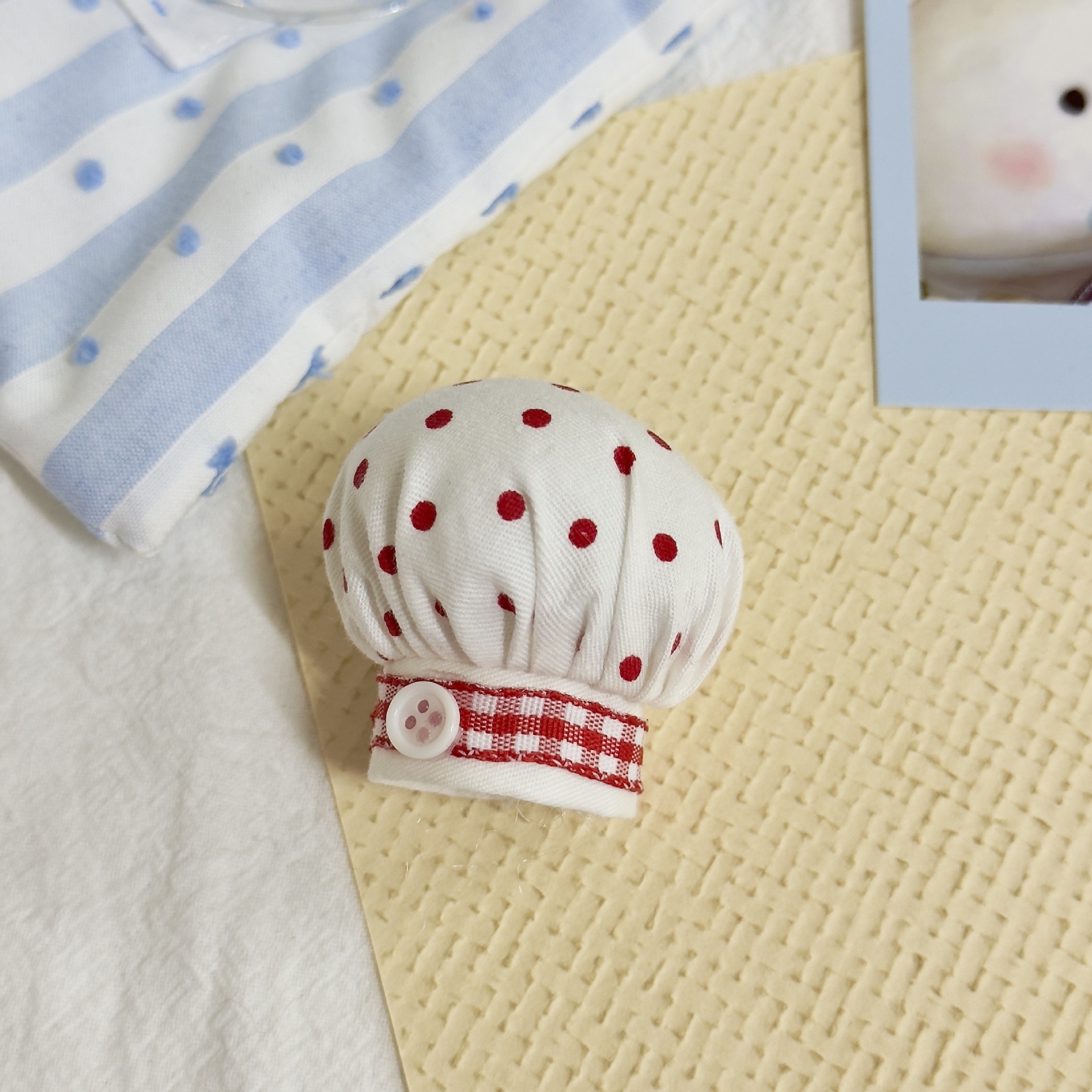 빨간색 버클 스트랩