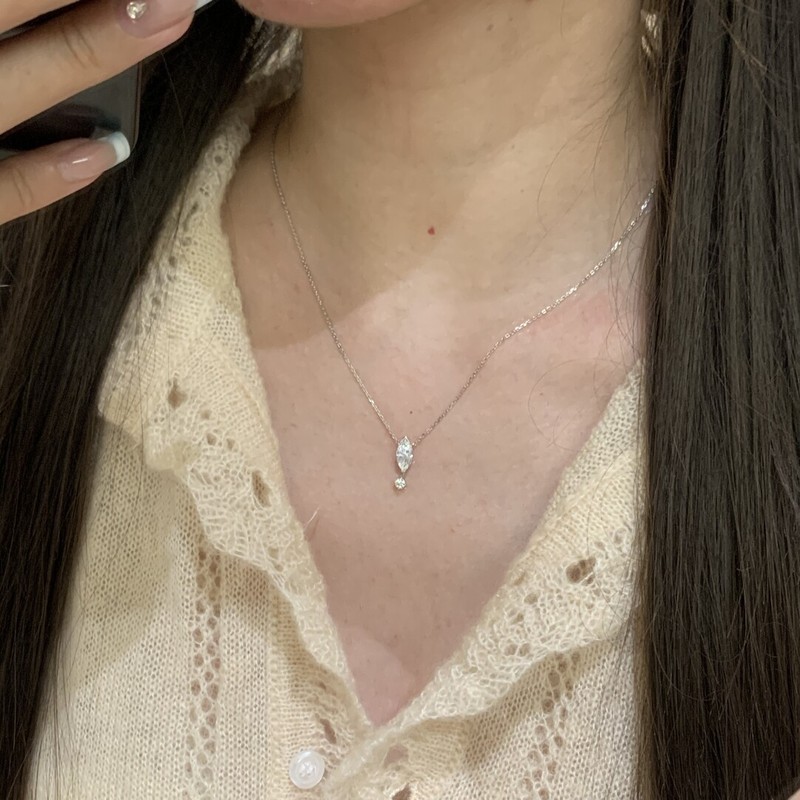 Xiaohongshuの人気のSky Eye新しいマーキスサスペンションフラッシュダイヤモンドファインネックレスウォータードロップダイヤモンドペンダントはシンプルで多用途です|undefined