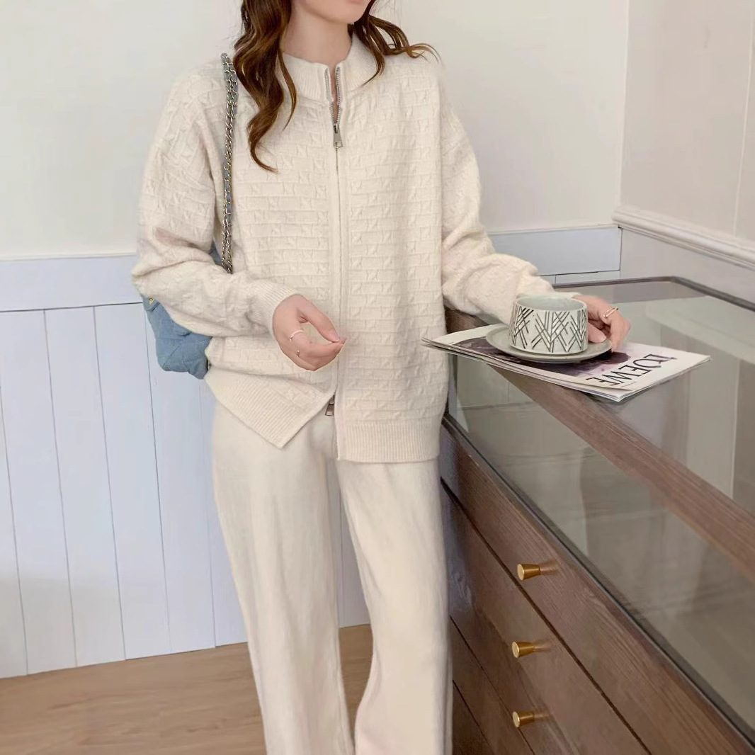 Fashionable demi-season set with zipper