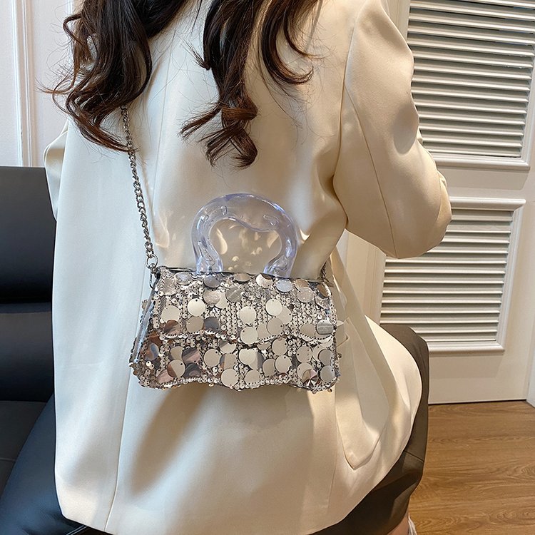 Bolsos de mujer puros, de moda e indispensables